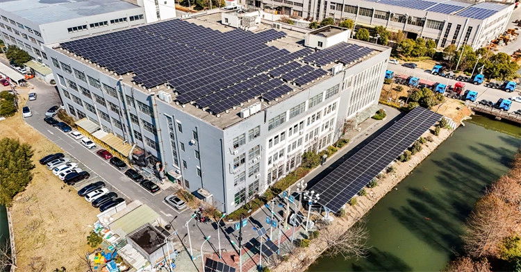 Línea de producción de inversores y baterías para sistemas de almacenamiento en contenedor