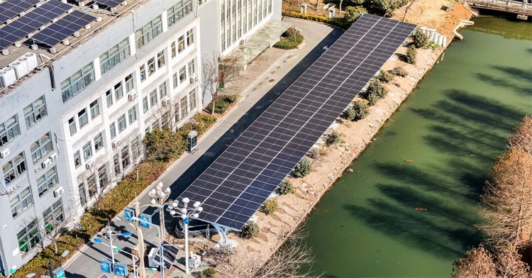 Centro de integración de sistemas para proyectos de generación distribuida en contenedor