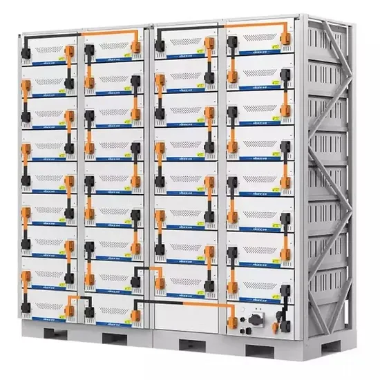 Paneles fotovoltaicos en el tejado del edificio